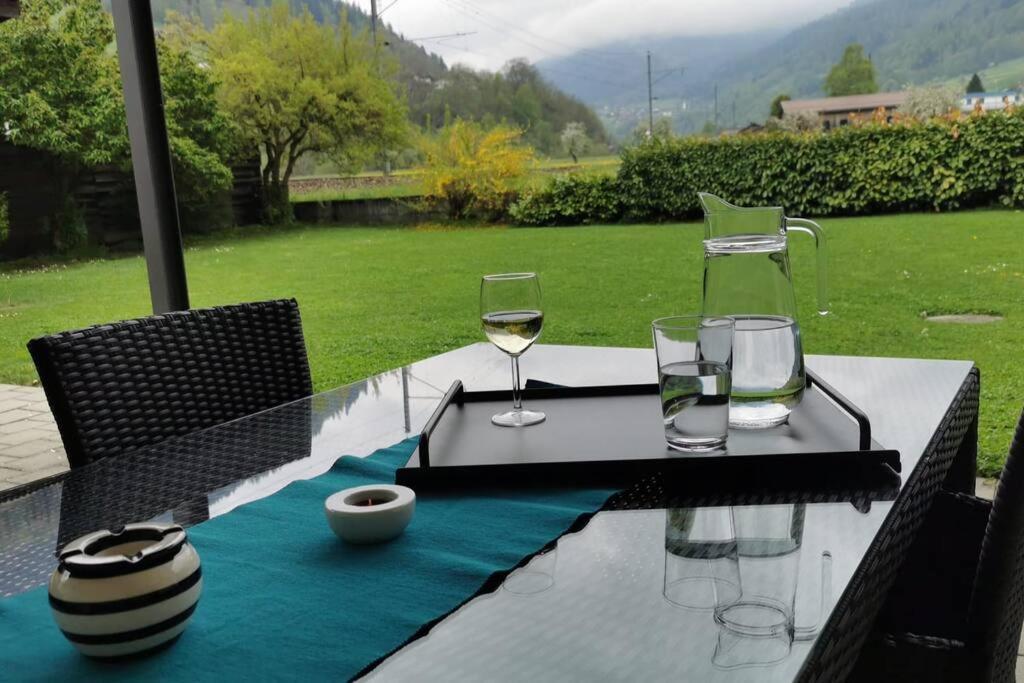 Schones Kleines Studio Mit Sitzplatz, Mitten Im Prattigau Jenaz エクステリア 写真