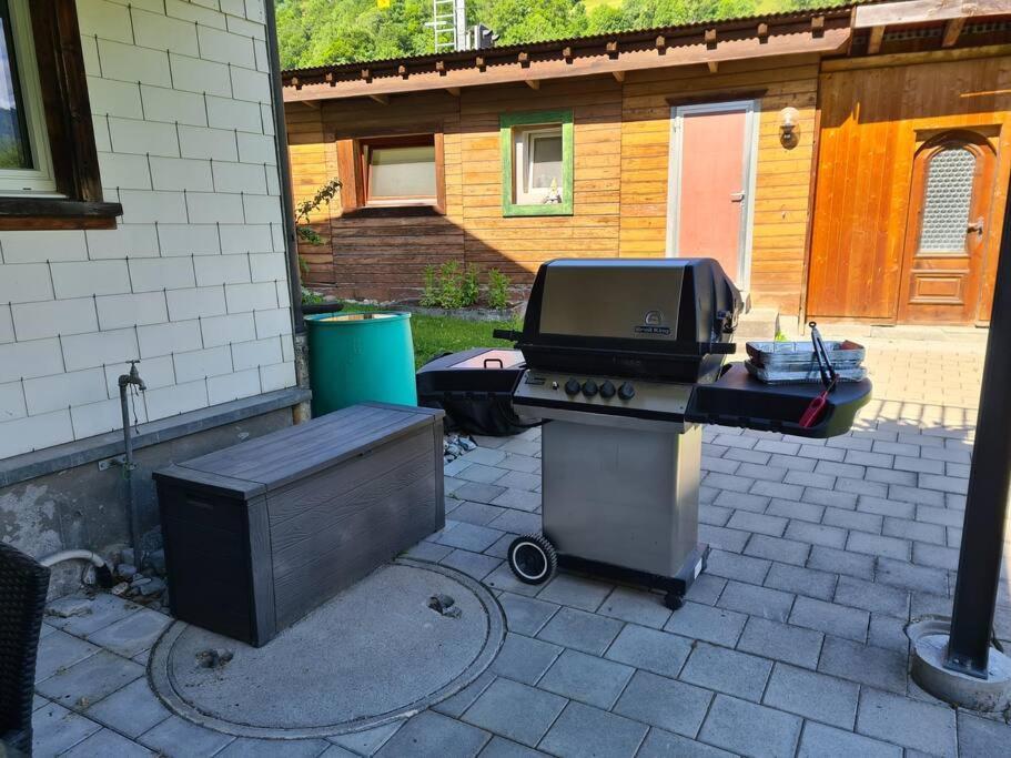 Schones Kleines Studio Mit Sitzplatz, Mitten Im Prattigau Jenaz エクステリア 写真