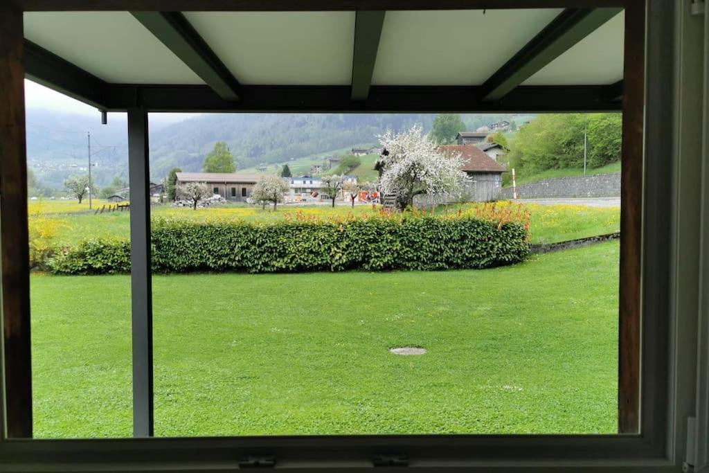 Schones Kleines Studio Mit Sitzplatz, Mitten Im Prattigau Jenaz エクステリア 写真